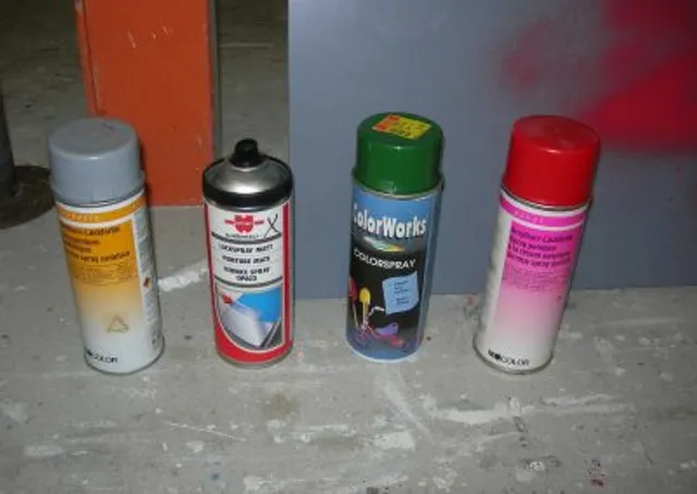 Anti-Graffiti-Beschichtung an einer Fassade [RECHERCHE, Bild aus der bestehenden Webseite]